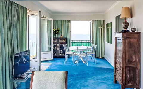Le Grand Lambert: Blå, Hav, Møbel, Ocean, Gardin, Stol, Skygge, Kyst, Hotel, Caribbean