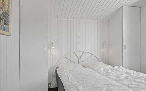 Thorke - 700M from the Sea: Træ, Soveværelse, Loft, Seng, Etage, Sengetøj, Indretning, Sengetøj, Gulvbelægning, Bed Frame