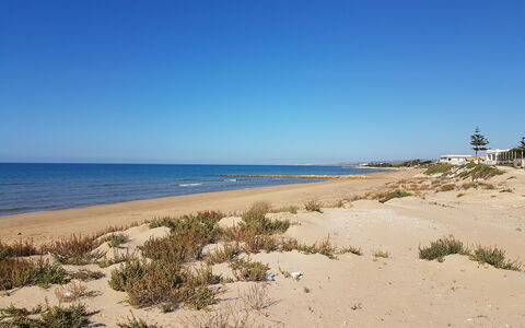 Villa Billona: Himmel, Blå, Strand, Daytime, Krop Af Vand, Kyst, Naturligt Miljø, Hav, Horisont, Sand