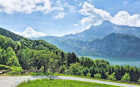 Mondsee Retreat: Himmel, Bjergrige Landskabsformer, Bjerg, Grøn, Natur, Naturlige Landskab, Bakke, Sky, Highland