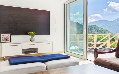 Mondsee Retreat: Møbel, Indretning, Gulvbelægning, Etage, Couch, Værelse, Stue, Loft, Lejlighed, Hjem