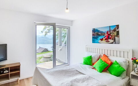 Mondsee Retreat: Indretning, Møbel, Væg, Gulvbelægning, Etage, Soveværelse, Træ, Seng, Loft, Værelse