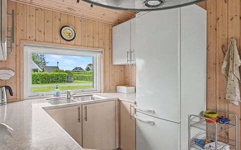 Wilma - 220M from the Sea: Træ, Loft, Bejdse, Hårdttræ, Køkken Apparat, Husholdningsapparat, Køkken, Countertop, Krydsfiner, Cabinetry