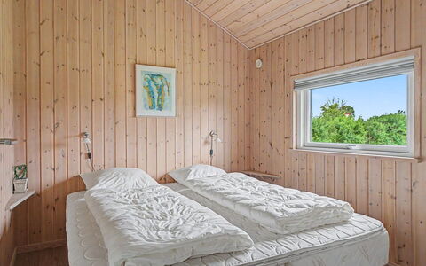 Wilma - 220M from the Sea: Træ, Soveværelse, Hjem, Seng, Sengetøj, Loft, Hårdttræ, Planke, Sengetøj, Bed Frame