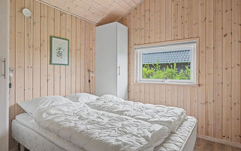 Wilma - 220M from the Sea: Træ, Soveværelse, Hjem, Loft, Seng, Sengetøj, Sengetøj, Hårdttræ, Bed Frame, Planke