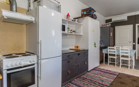 Kipinä: Køkken Apparat, Køkken, Større Bandage, Gulvbelægning, Møbel, Indretning, Træ, Etage, Husholdningsapparat, Cabinetry