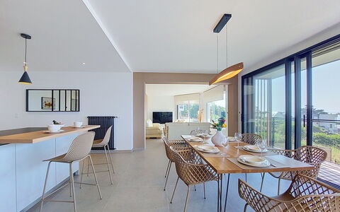 4 Mouettes: Møbel, Indretning, Gulvbelægning, Køkken & Spisebord, Stol, Spisestue, Loft, Træ, Etage, Bord