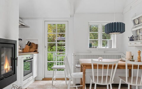 Nadica - 415M from the Sea: Bygning, Hus, Vindue, Hjem, Tag, Boligområde, Busk, Sommerhus, Land Lot
