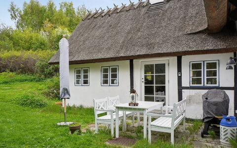 Nadica - 415M from the Sea: Bygning, Hus, Vindue, Hjem, Tag, Boligområde, Busk, Sommerhus, Land Lot