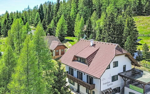 Karoline: Træ, Hus, Hjem, Sommerhus, Boligområde, Tag, Landdistrikt, Lærk, Estate