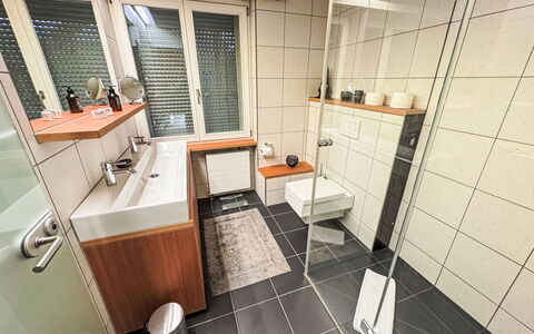 Val Signina Apt. 6-7: Gulvbelægning, Sanitærarmatur, Etage, Indretning, Vvs, Tap, Badeværelse, Værelse, Håndvask, Flise