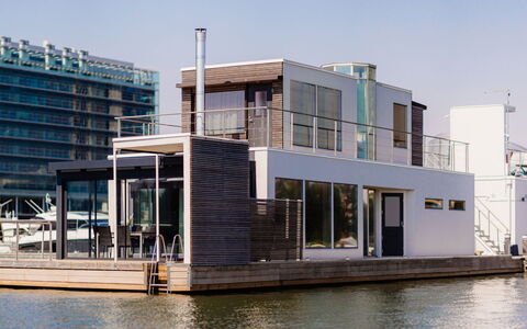 Villa Helmi: Vand, Arkitektur, Kanal, Båd, Dok, Skibskonstruktion