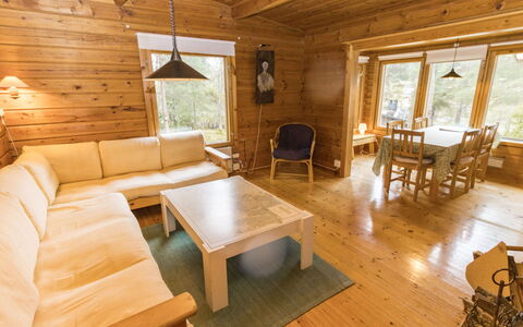 Villa Jumalvik: Træ, Gulvbelægning, Loft, Trægulve, Etage, Indretning, Hus, Hårdttræ, Hjem, Møbel
