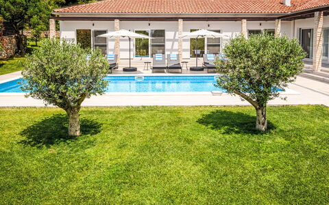 Stella: Svømmepøl, Udvej, Udendørs Møbler, Thermae, Estate, Fritid, Landscaping, Eco Hotel, Gårdhave, Stuehus