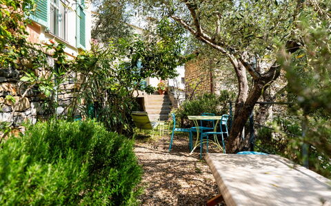 San Bartolomeo al Mare 650: Blad, Busk, Have, Forår, Udendørs Møbler, Stol, Backyard, Skygge, Gård, Landscaping