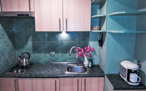 Przy Klifie: Køkken, Køkken Apparat, Countertop, Større Bandage, Køkkenvask, Sanitærarmatur, Cabinetry, Tap, Håndvask, Indretning
