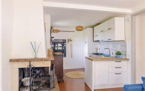 La Terrazza nel Borgo: Møbel, Indretning, Gulvbelægning, Cabinetry, Køkken, Countertop, Træ, Etage, Værelse, Loft