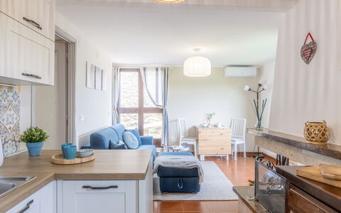 La Terrazza nel Borgo: Møbel, Indretning, Gulvbelægning, Værelse, Træ, Etage, Loft, Cabinetry, Bord, Belysning