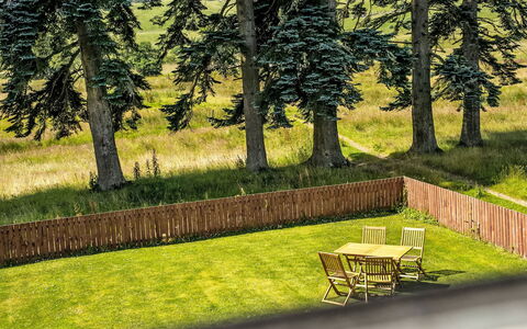 Wester Caiplich: Græs, Land Lot, Lawn, Have, Bunddække, Eng, Udendørs Møbler, Landscaping, Gård, Backyard