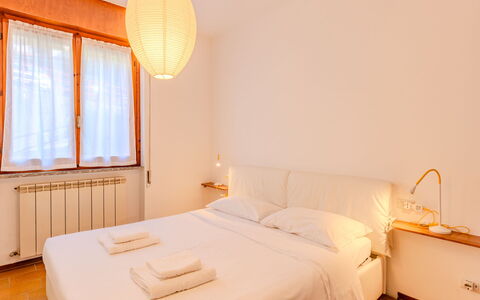 Casa Elena: Væg, Indretning, Træ, Seng, Soveværelse, Sengetøj, Etage, Sengetøj, Værelse, Bed Frame