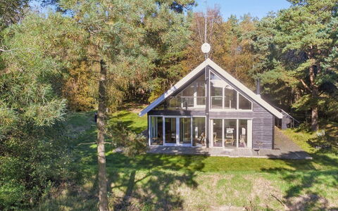 Aman - 100M from the Sea: Græs, Træ, Landdistrikt, Busk, Sommerhus, Tag, Almindeligt, Land Lot, Hjem, Bunddække