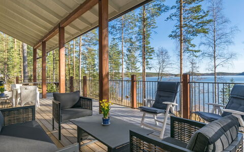 Tuulentupa: Træ, Indretning, Møbel, Loft, Gulvbelægning, Etage, Stol, Hårdttræ, Veranda, Skygge