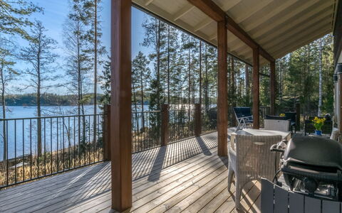 Tuulentupa: Træ, Veranda, Hårdttræ, Dæk, Eco Hotel, Planke, Skygge, Bejdse, Glas, Trægulve