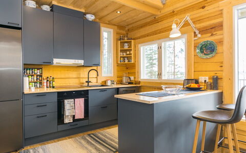 Tuulentupa: Køkken, Køkken Apparat, Countertop, Indretning, Træ, Gulvbelægning, Møbel, Cabinetry, Større Bandage, Loft
