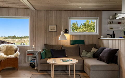 Thorgny - 1Km from the Sea: Møbel, Gulvbelægning, Indretning, Etage, Træ, Couch, Stue, Værelse, Bord, Hjem