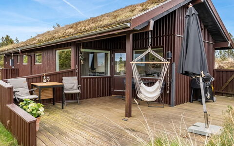 Thorgny - 1Km from the Sea: Træ, Hus, Sommerhus, Hjem, Arkitektur, Veranda, Hårdttræ, Tag, Dør, Planke