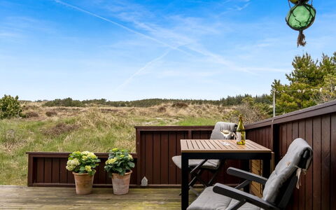 Thorgny - 1Km from the Sea: Plantesamfund, Sollys, Urteagtig Plante, Have, Plantation, Landbrug, Farm