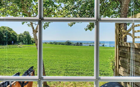 Mynthe - 750M from the Sea: Grøn, Land Lot, Forår, Eng, Sollys, Have, Mark, Glas, Lawn, Prærie