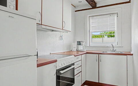 Mynthe - 750M from the Sea: Gulvbelægning, Træ, Etage, Indretning, Køkken, Større Bandage, Cabinetry, Countertop, Møbel, Loft