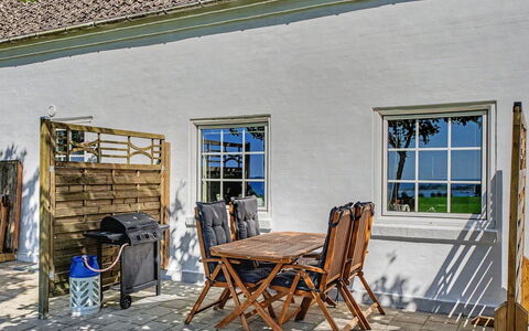 Mynthe - 750M from the Sea: Træ, Møbel, Udendørs Møbler, Stol, Sommerhus, Hårdttræ, Udendørs Bord, Veranda, Skygge, Dæk