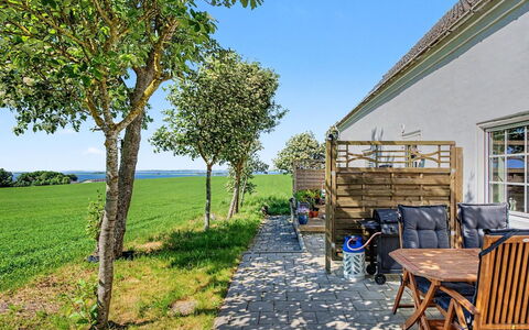 Mynthe - 750M from the Sea: Blå, Land Lot, Have, Skygge, Sommerhus, Landscaping, Lawn, Gård, Udendørs Møbler, Hegn