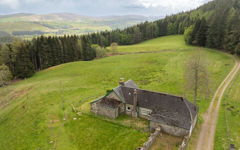 Moalnaceap: Græs, Hus, Græs-, Sommerhus, Landdistrikt, Almindeligt, Landskab, Land Lot, Highland, Tag