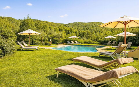 La Noce: Eng, Lawn, Udvej, Svømmepøl, Liggestol, Udendørs Møbler, Eco Hotel, Landscaping, Plantation, Villa