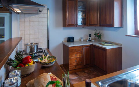 Casa dei Nonni: Møbel, Køkken, Countertop, Køkken Apparat, Indretning, Træ, Cabinetry, Større Bandage, Gulvbelægning, Loft
