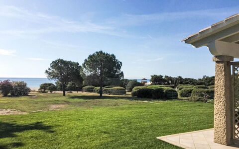 Villa Giglio Marino Fronte Mare: Blå, Land Lot, Almindeligt, Lawn, Have, Skygge, Hav, Landscaping, Ocean