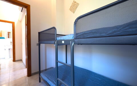 Belvedere Porto Sa Ruxi: Køjeseng, Hostel, Bed Frame, Altan, Seng, Sovesal, Soveværelse, Sengetøj, Hotel