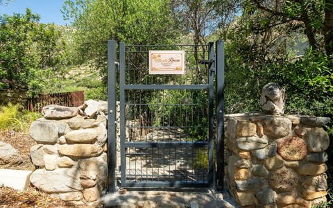 Villa sulla Roccia: Rots, Port, Busk, Stenmur, Have, Hegn, Landscaping, Sti, Flise, Home Fencing