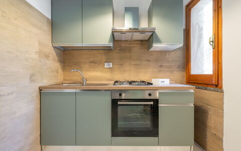Villa sulla Roccia: Køkken, Køkken Apparat, Større Bandage, Countertop, Cabinetry, Gulvbelægning, Træ, Indretning, Husholdningsapparat, Komfur