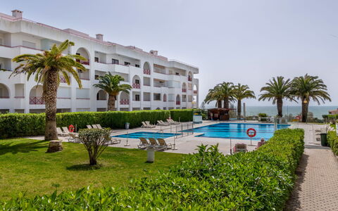 Be My Guest: Udvej, Ferieby, Svømmepøl, Hotel
