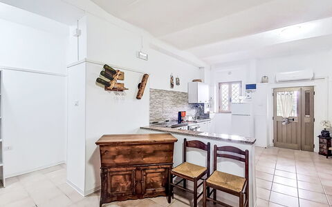 Casa Lilla di Angelica: Lejlighed, Gulvbelægning, Etage, Loft, Husholdningsapparat, Køkken, Cabinetry, Større Bandage, Countertop, Flise
