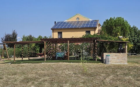 Casale dei Ciliegi: Skygge, Backyard, Have, Lawn, Udendørs Struktur, Gård, Stuehus, Pergola, Garden Bygninger, Hacienda