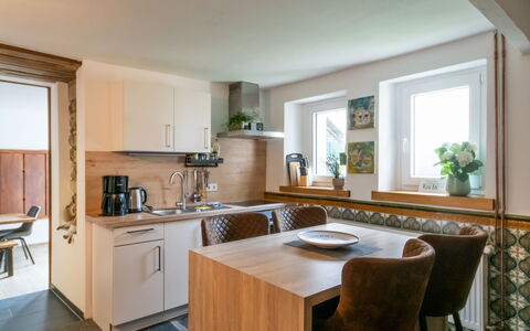 Messern: Møbel, Indretning, Countertop, Køkken, Gulvbelægning, Cabinetry, Køkken Apparat, Træ, Etage, Loft