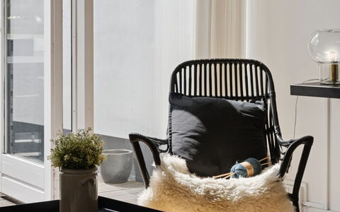 Benthe - 100M from the Sea: Møbel, Indretning, Stol, Stue, Pude, Værelse, Throw Pillow, Wicker, Naturmateriale, Pude