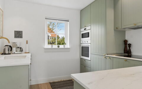 Franka - 1.1Km from the Sea: Indretning, Gulvbelægning, Træ, Countertop, Køkken, Loft, Cabinetry, Etage, Køkken Apparat, Møbel