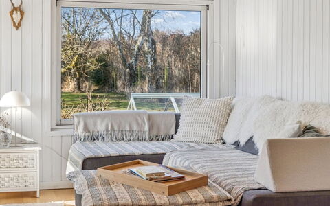 Pihla - 1Km from the Sea: Vegetationen, Busk, Forår, Sommerhus, Have, Skygge, Backyard, Gård, Stol