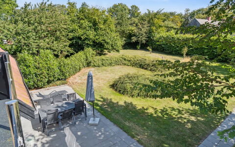 Skjold - 250M from the Sea: Bygning, Hus, Vindue, Hjem, Tag, Boligområde, Busk, Sommerhus, Land Lot